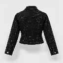 Chaqueta vaquera negra con tachuelas brillantes.webp